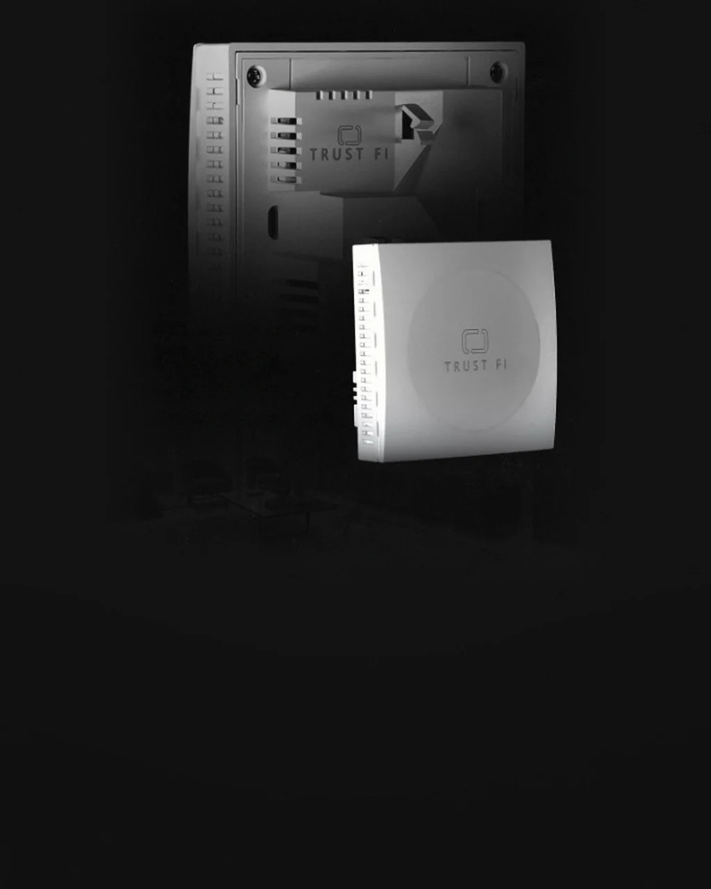 Antenas Wi-Fi de embutir IW2, da Trust Fi, vistas de frente e de trás